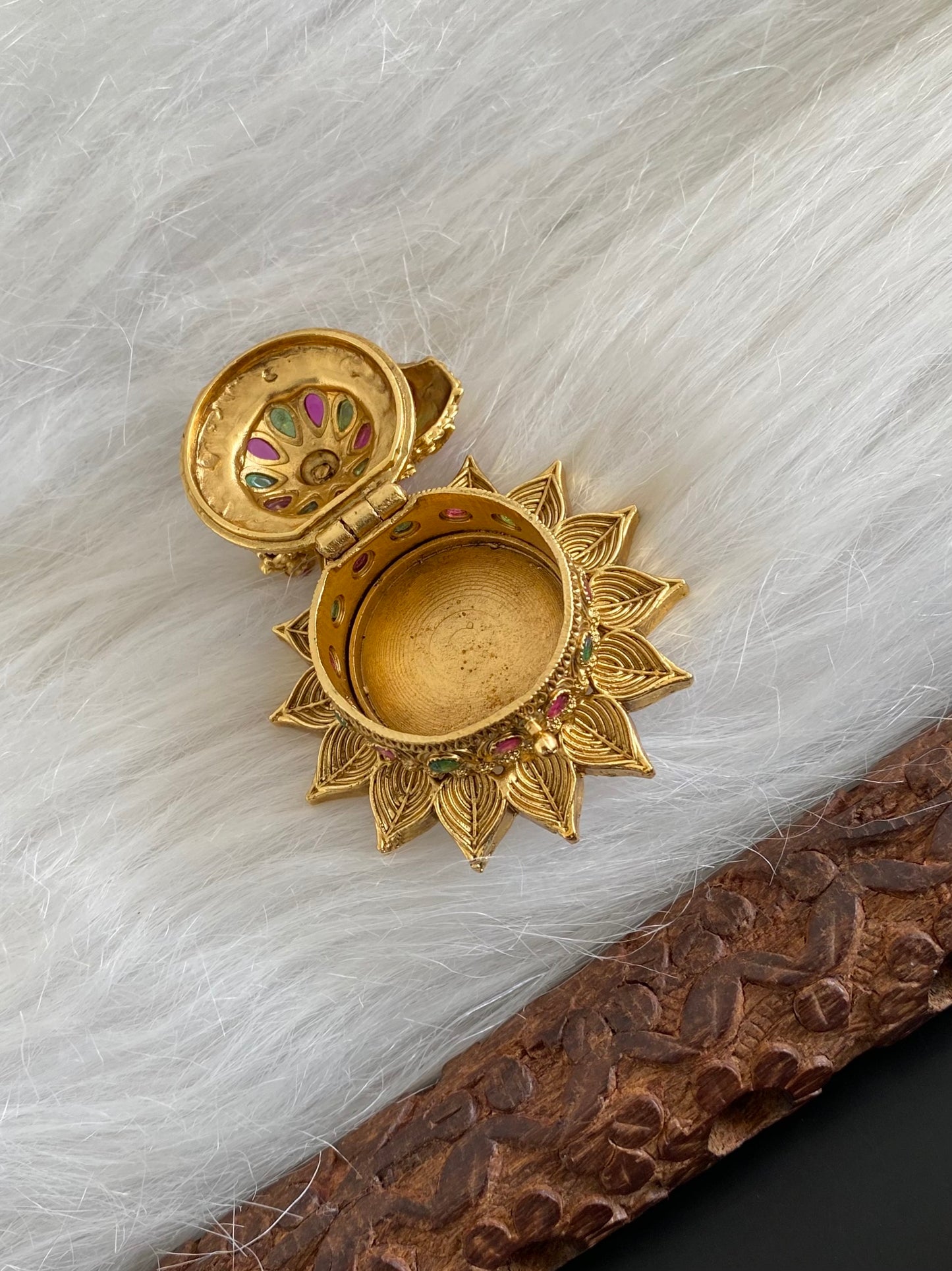 Antique gold tone kemp-green peacock kumkum box dj-54453