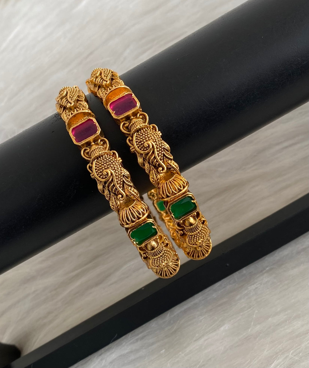Antique gold tone kemp-green square stone bangles(2.10) dj-55170