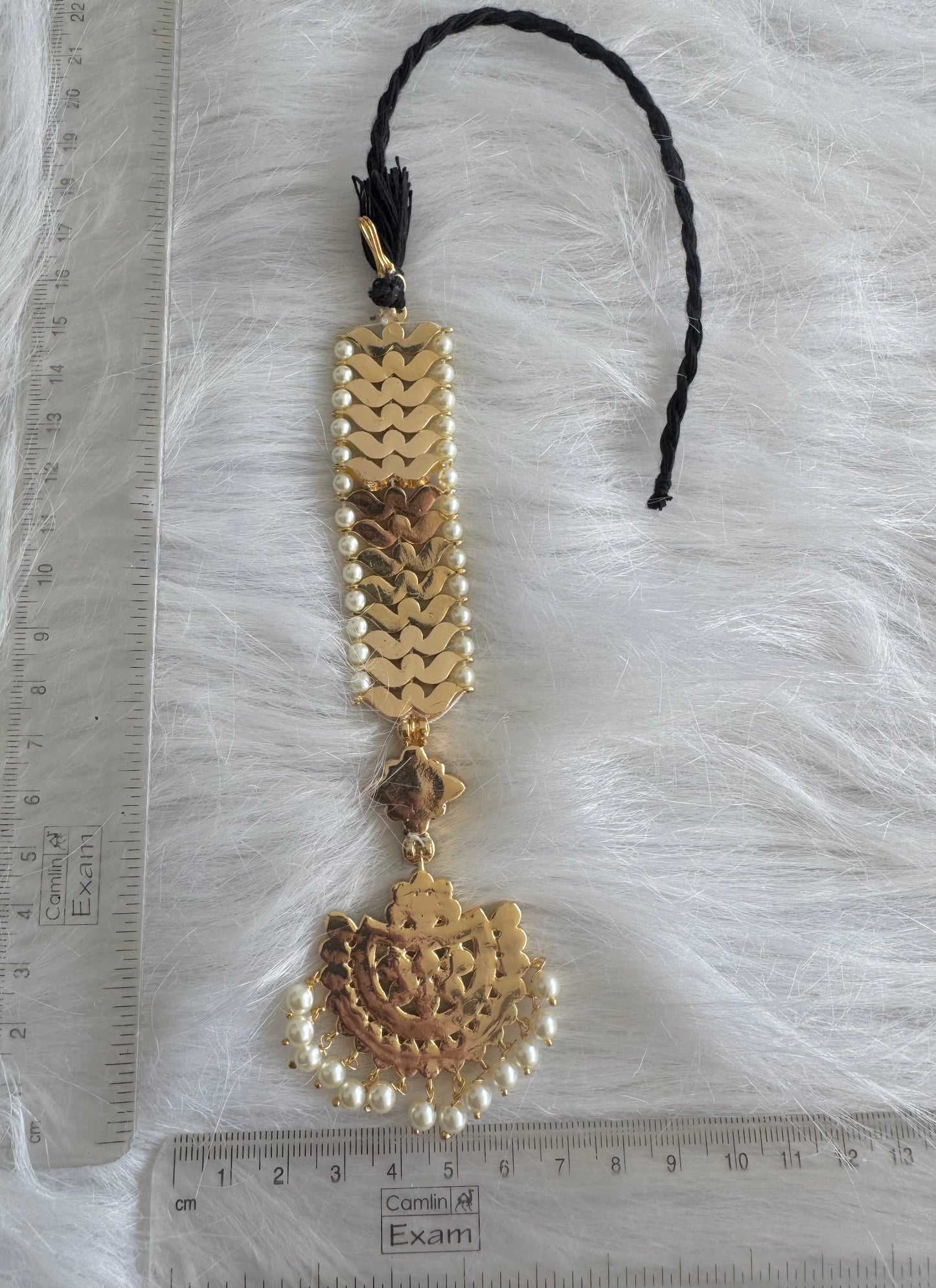 Gold tone precious kemp pearl tikka dj-51041
