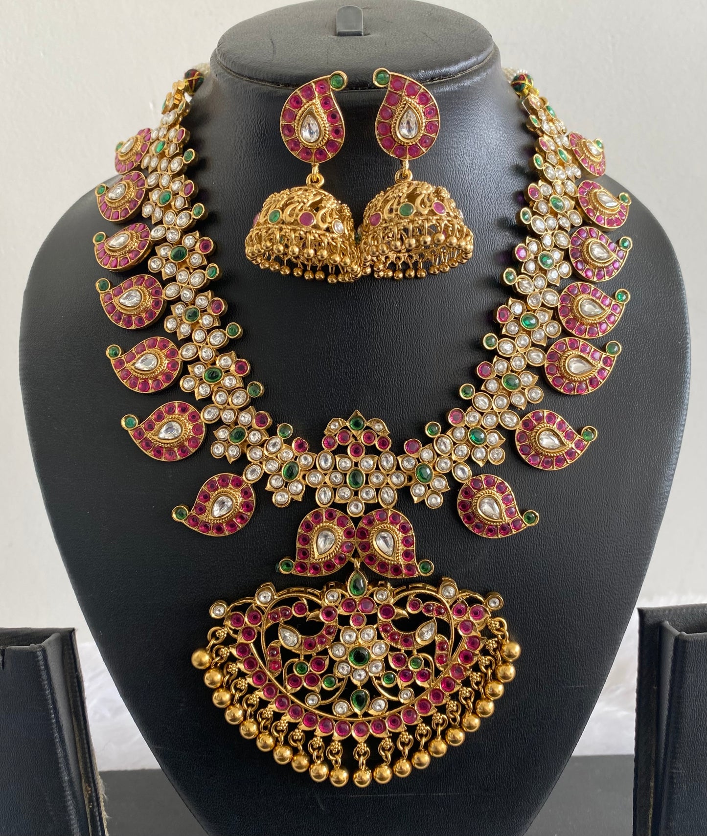 Matte finish real kemp-green-white mango necklace set dj-38934