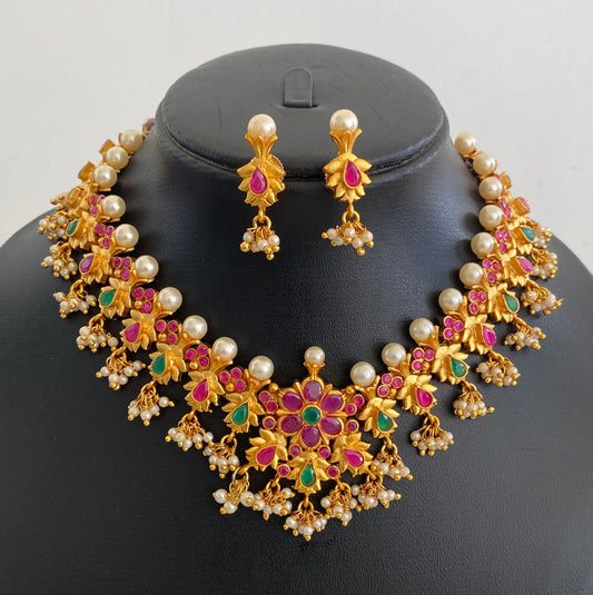 Gorgeous Matte Finish Ruby-emerald Flower Necklace Set -dj09865