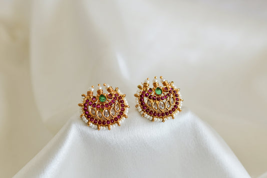 Matte finish kemp-green pearl moon stud/earrings dj-52567