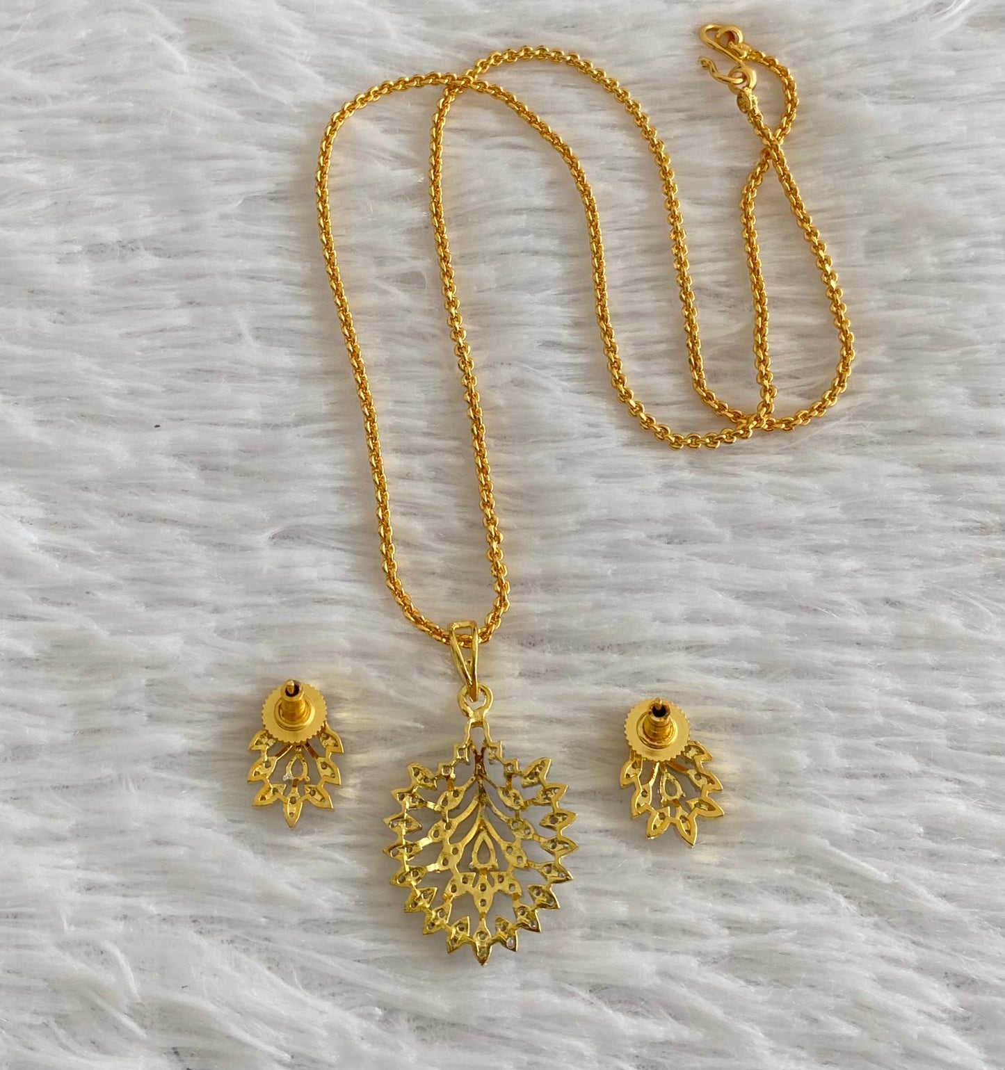 Gold tone 18 inches chain with two tone pendant set dj-54031