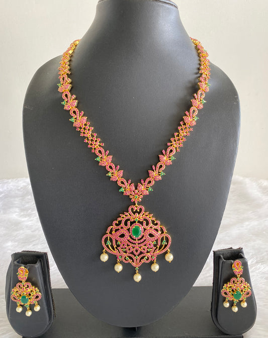 Gold tone semi precious ruby-emerald short haar set dj-11456