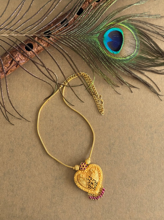 Gold tone pink-white stone heart kodi necklace dj-51688
