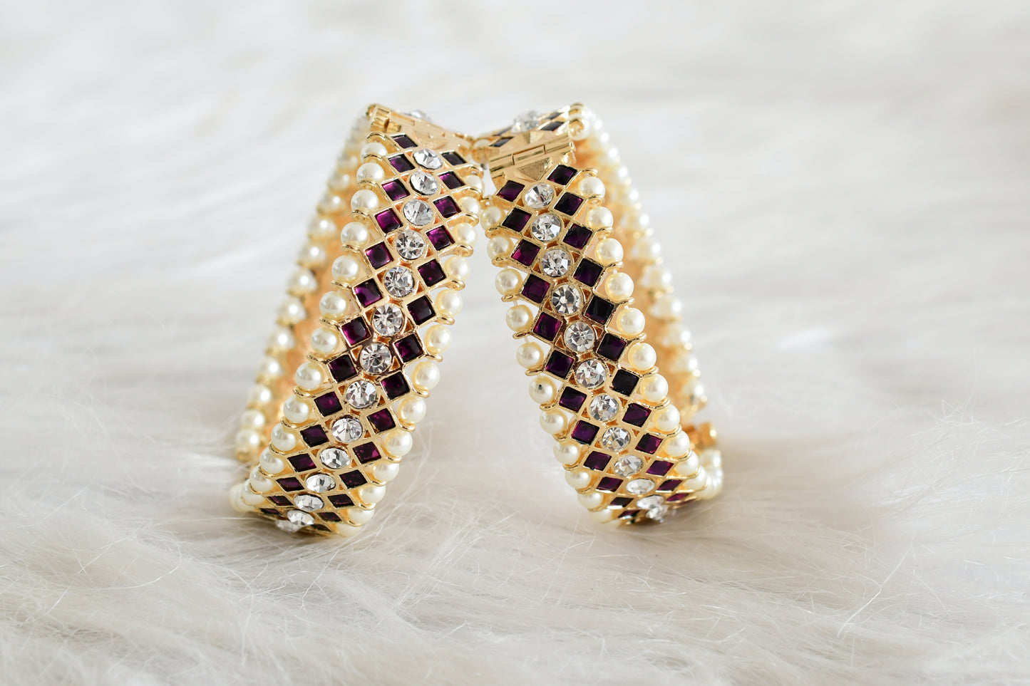 Gold tone precious kemp-white pearl screw bangles(2.6) dj-53373