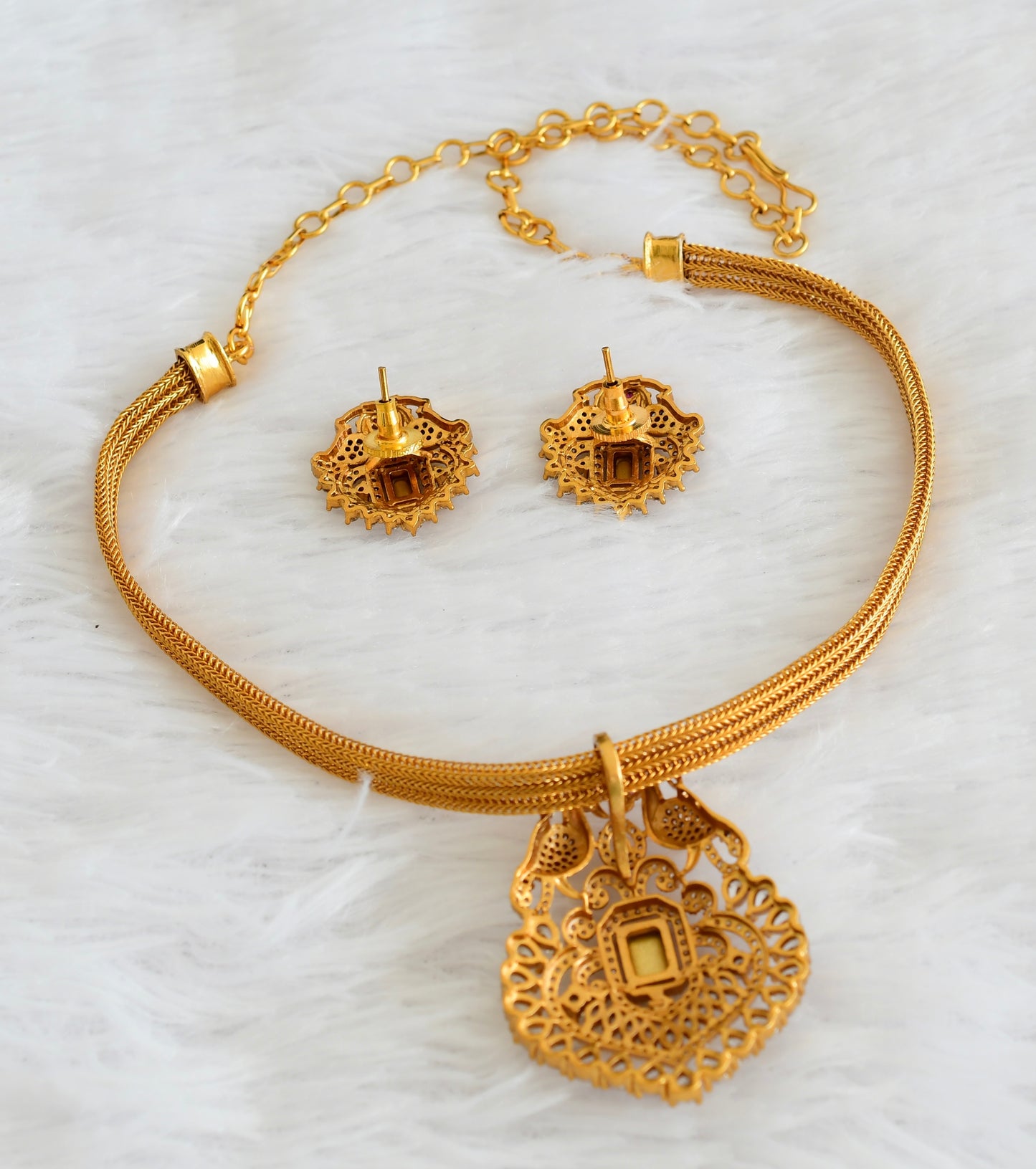 Matte finish white peacock stone choker/necklace set dj-54015
