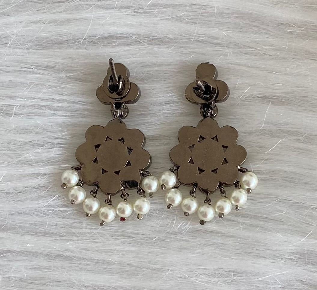 Black finish precious kemp-green pearl flower earrings dj-54093