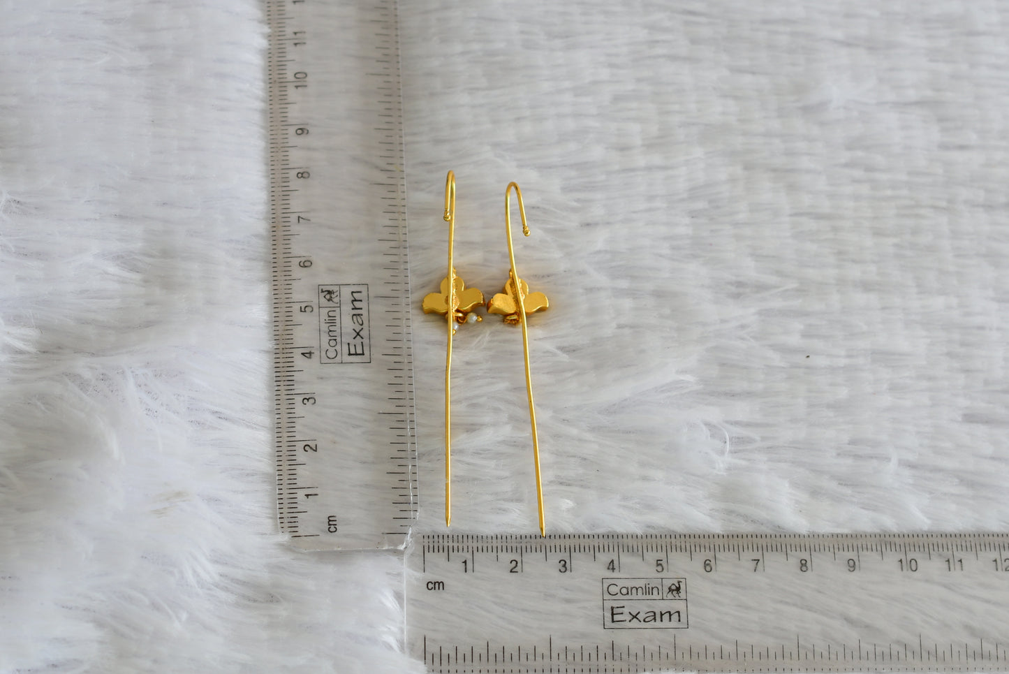 Gold tone pink-white kundan jadau flower bugadi needle earrings dj-52454