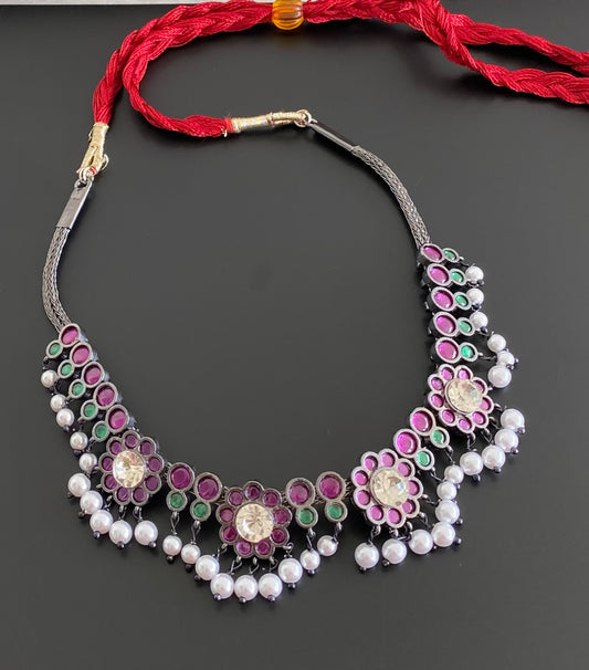 Black finish precious kemp-green-white pearl flower necklace dj-53950