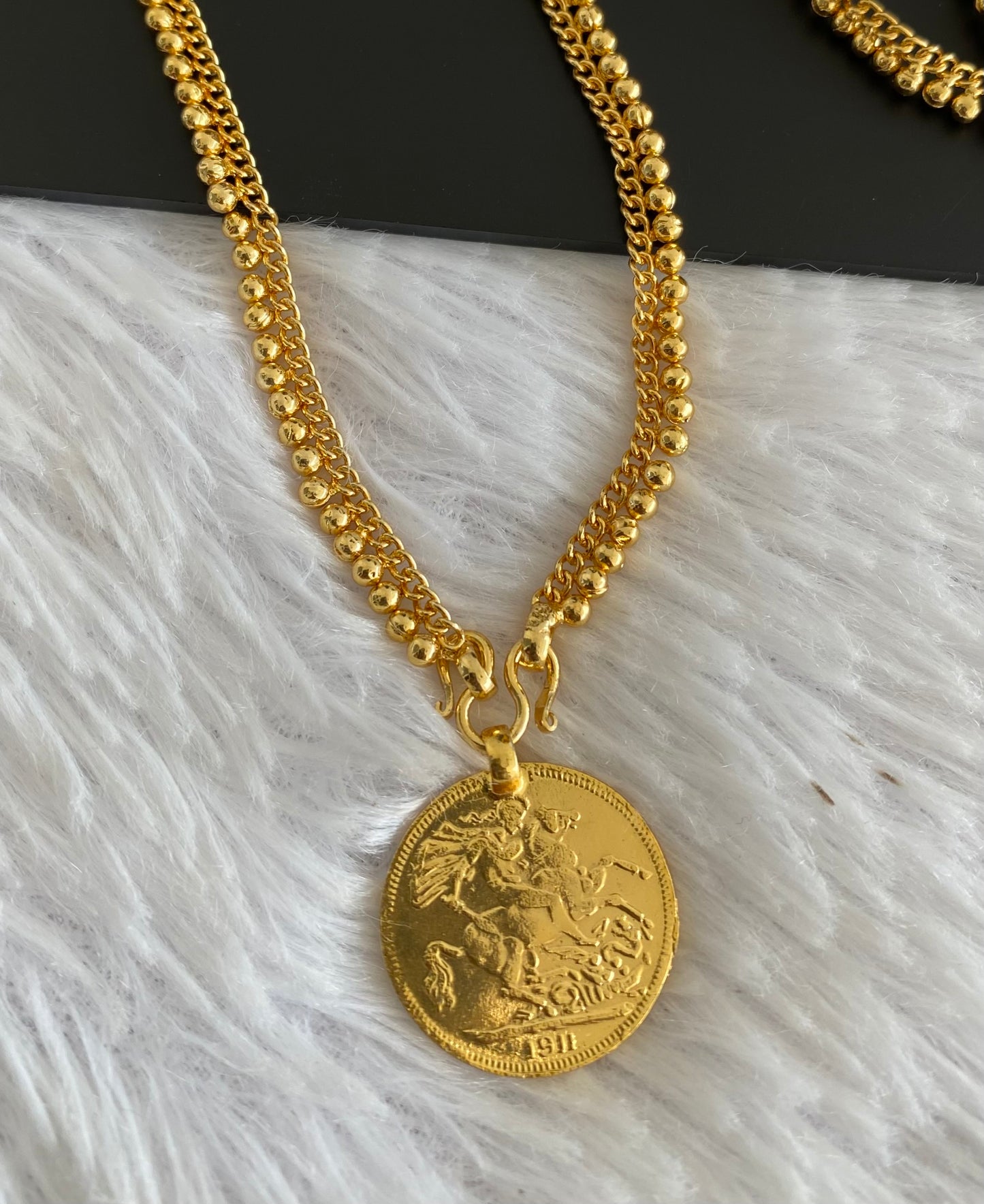 Gold tone 30 inches chain head coin pendant dj-52915