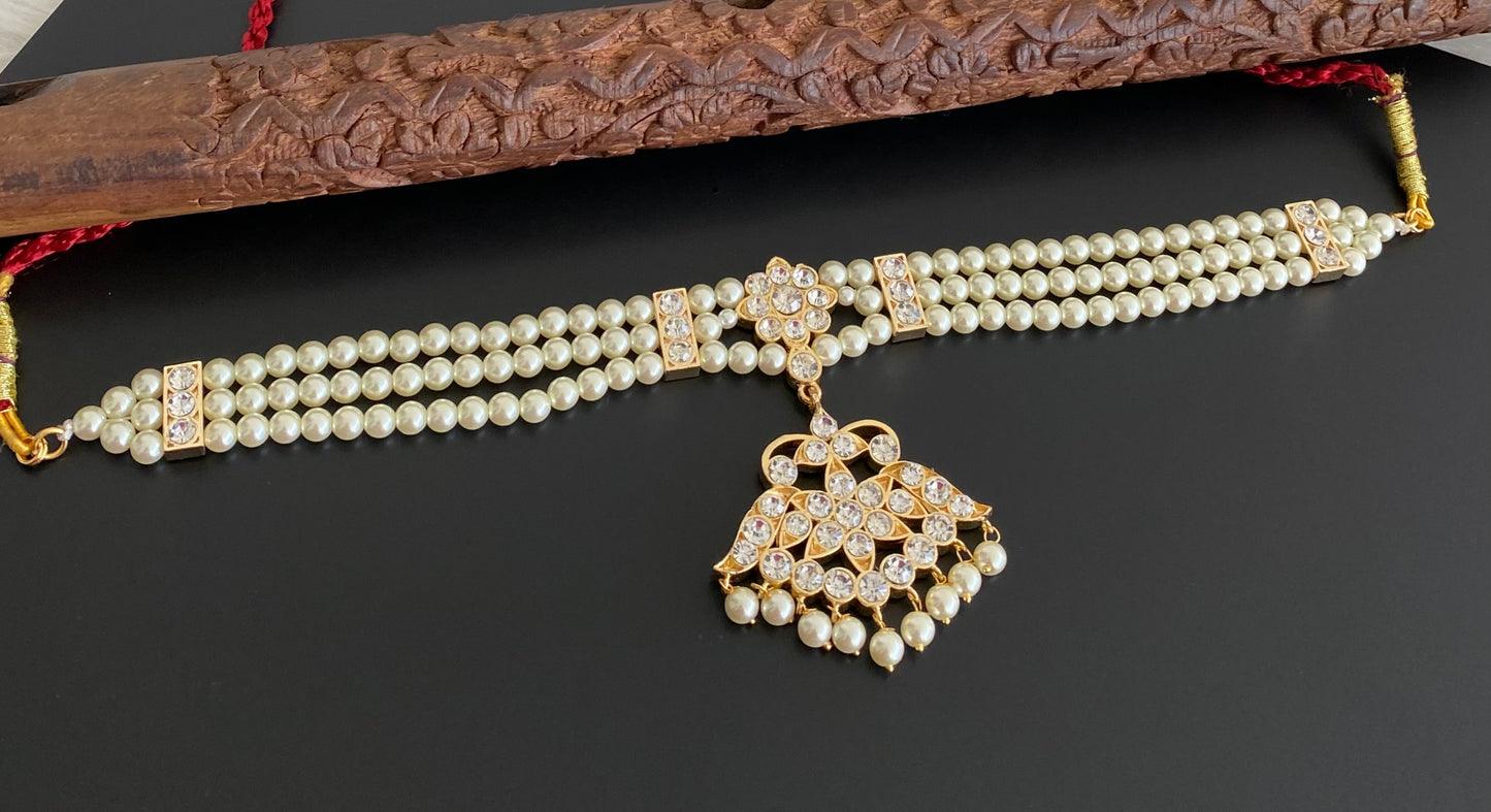 Gold tone precious kemp-green-white pearl reversible flower choker necklace dj-53934