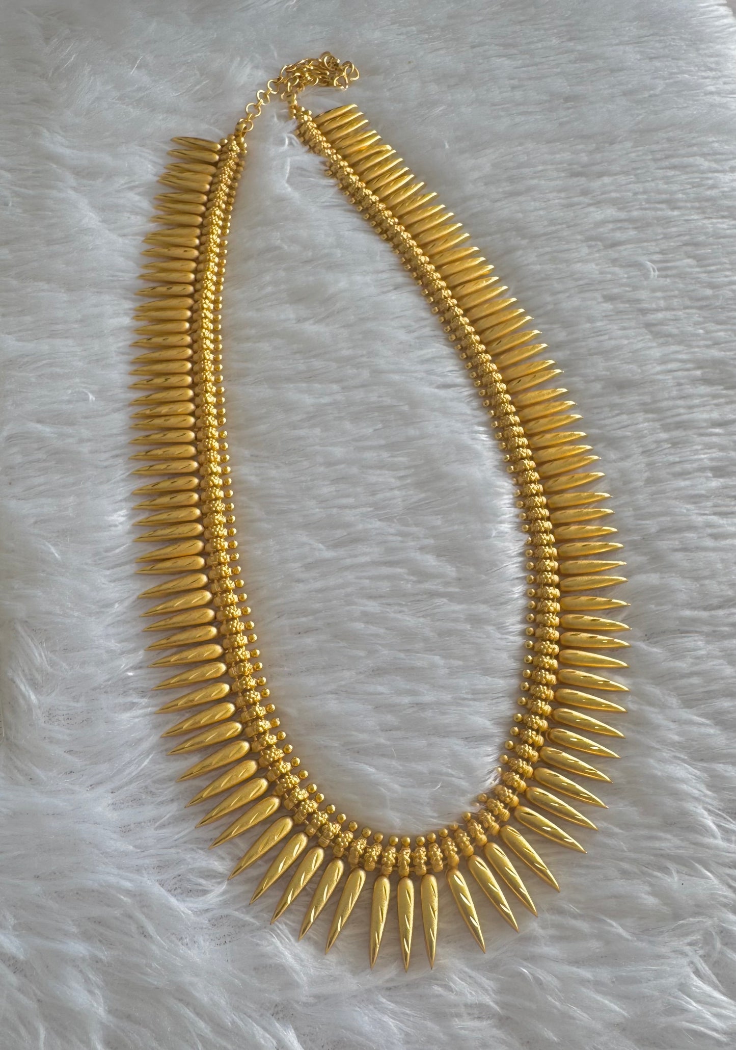 Matte gold finish kerala style mulla mottu haar dj-51632