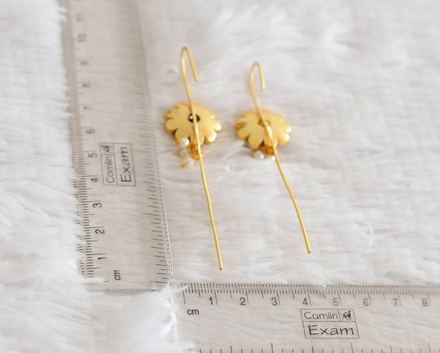 Gold tone pink-white kundan jadau flower bugadi needle earrings dj-52461