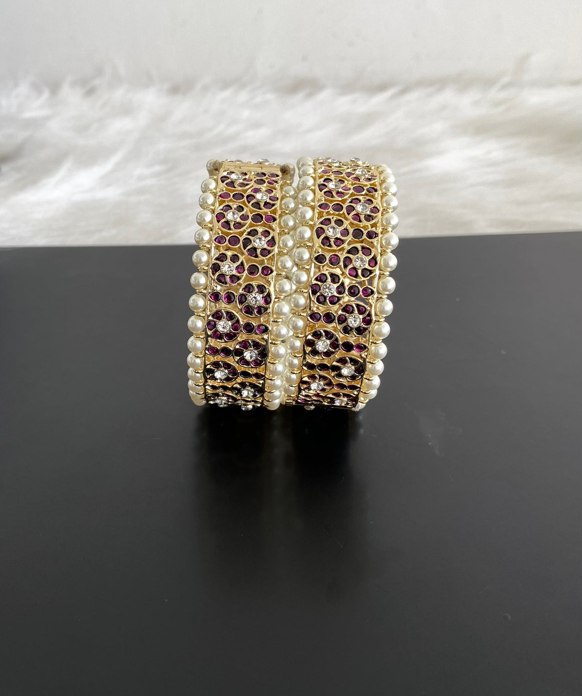 Gold tone precious kemp-white pearl screw bangles(2.6) dj-54678
