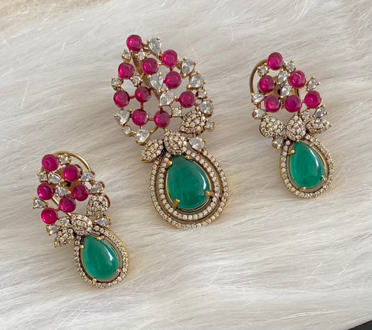 Antique gold tone kemp-green-white pendant set dj-53977