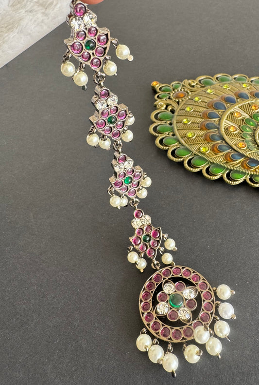 Black finish precious kemp-green-white pearl round tikka dj-52009