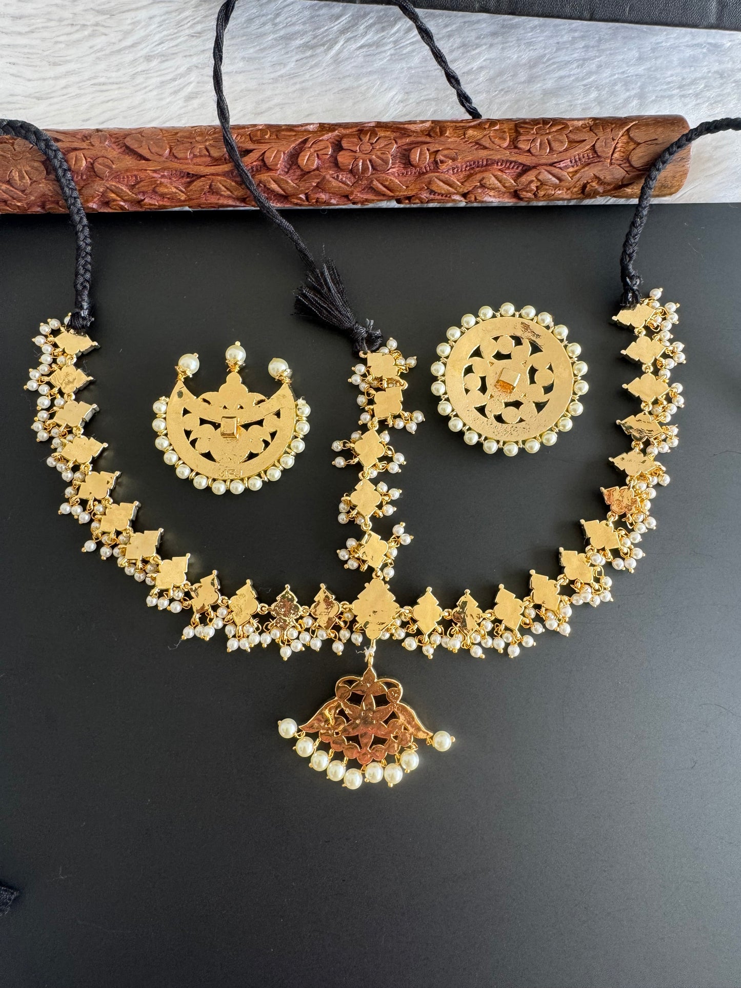 Gold tone precious kemp-green-white pearl cluster with sun and moon head set dj-51849