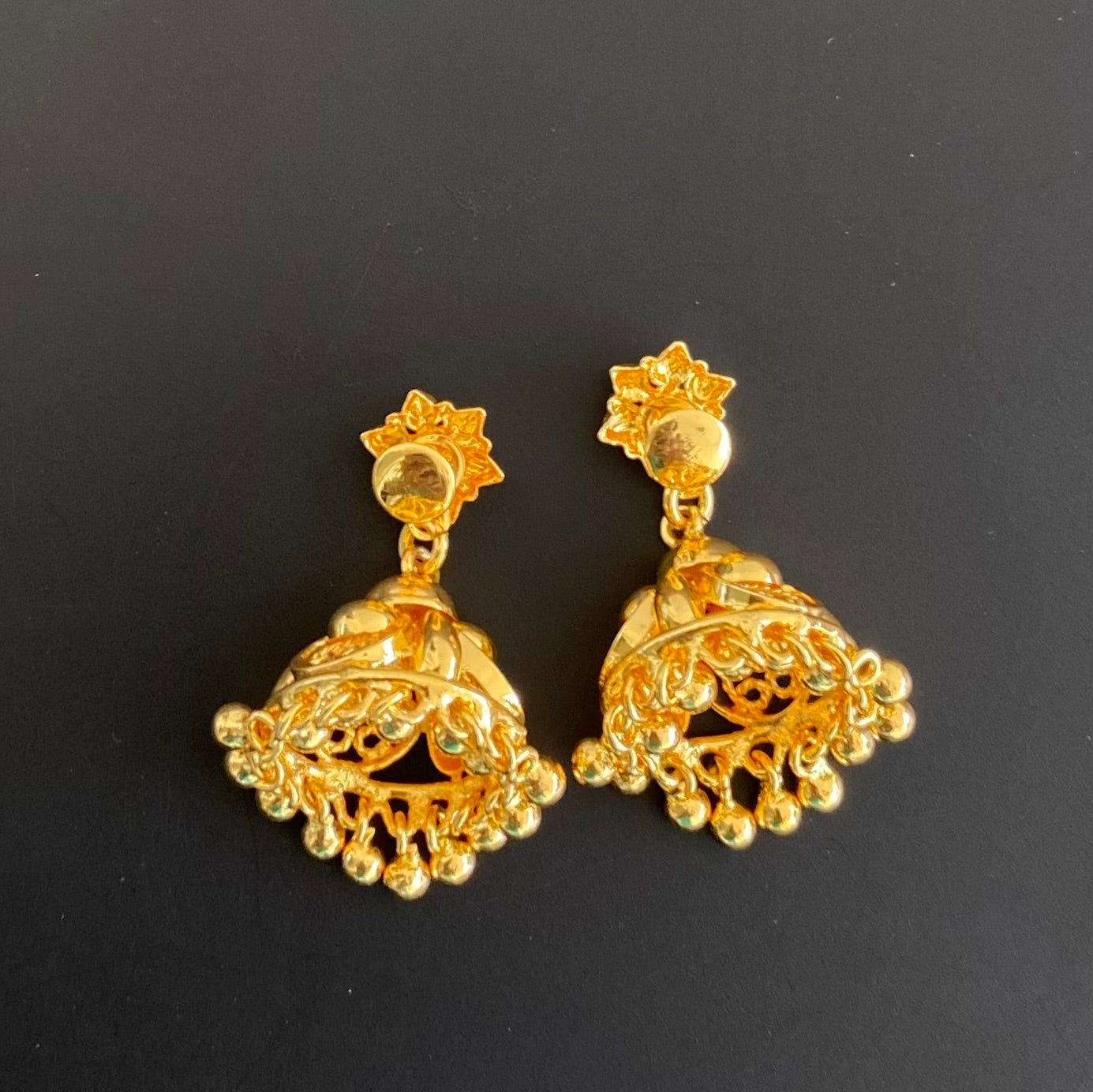 Gold tone flower jhumkka dj-53151