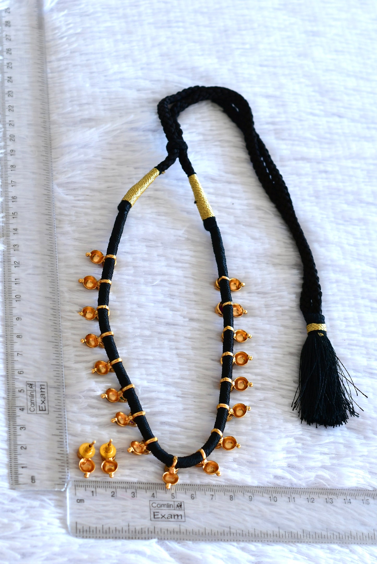 Matte finish kemp-green black silk thread necklace set dj-52406