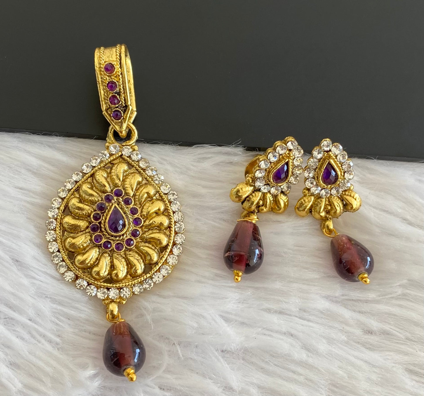 Antique gold tone white purple stone pendant set dj-52987