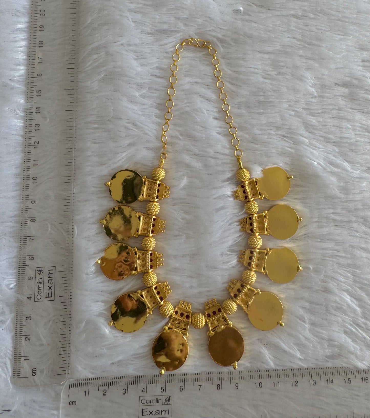 Gold tone red-pink kerala style round necklace dj-51714