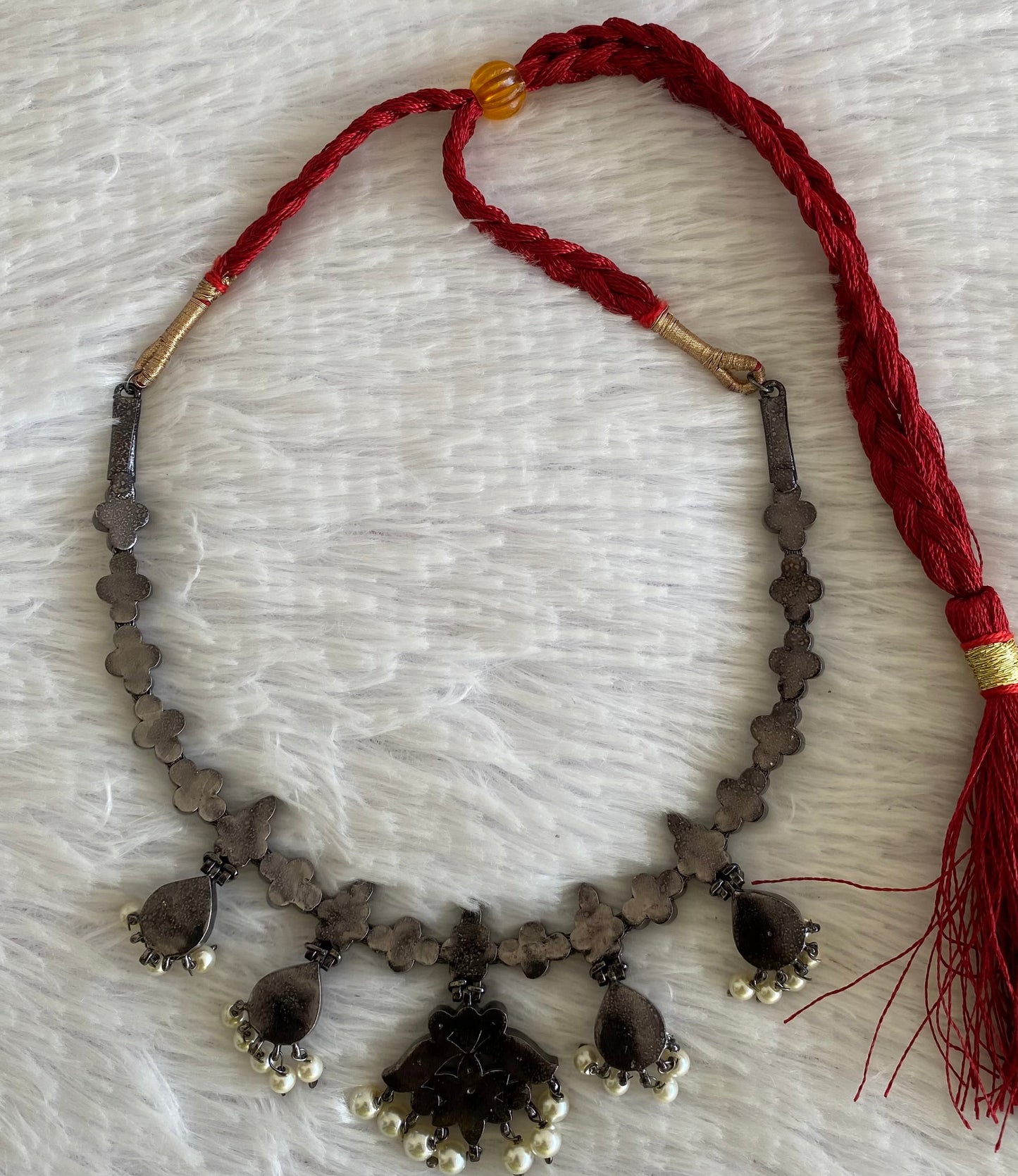 Black finish precious kemp-green-white pearl necklace dj-53242