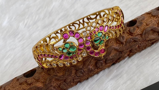Matte finish kemp-green-white screw type peacock kada/bangle dj-53512