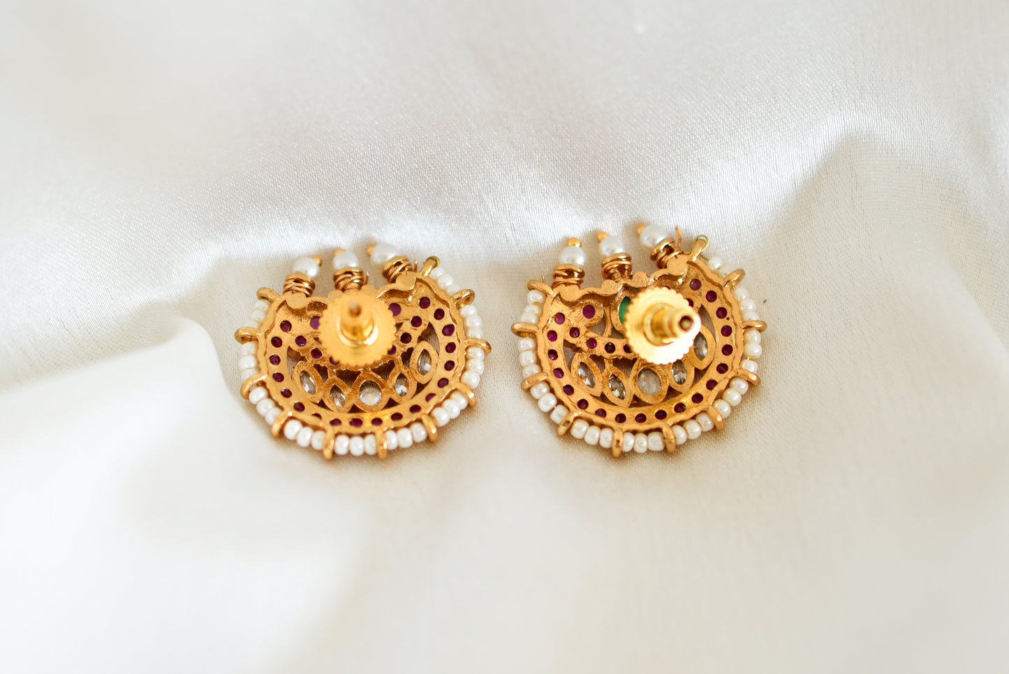 Matte finish kemp-green pearl moon stud/earrings dj-52567