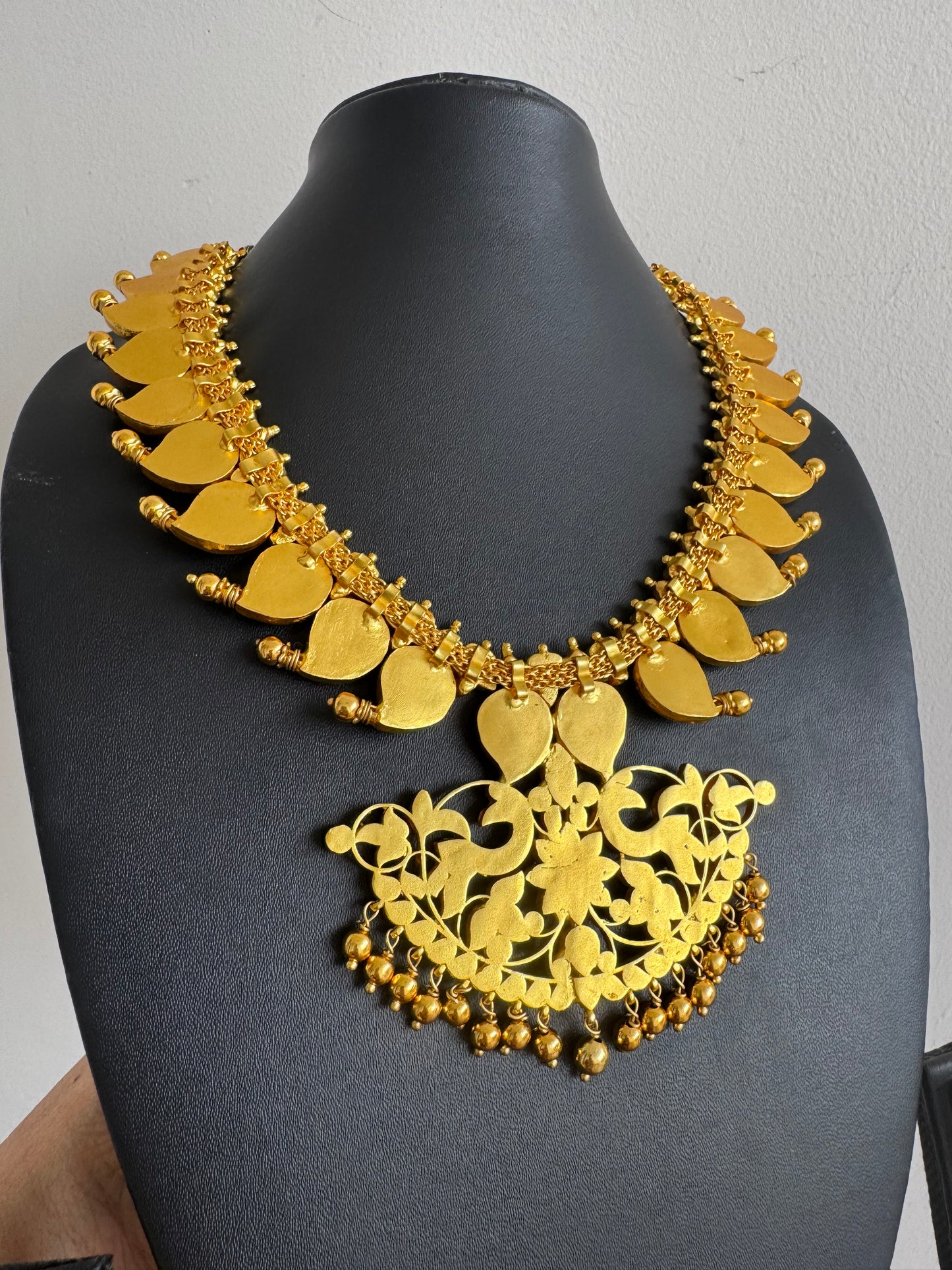 Matte Gold Look Alike White Kemp-green Mango Kundan jadau Necklace Set DJ33259