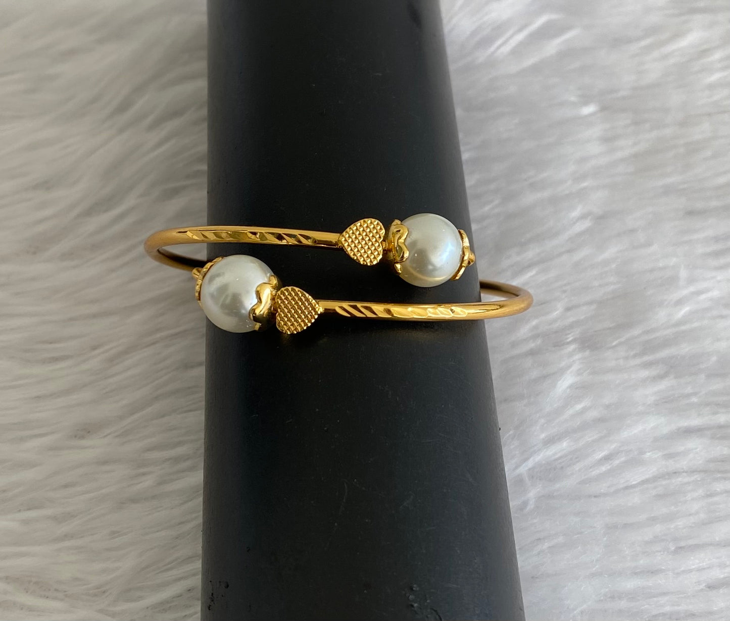 Gold tone pearl openable kada/bracelet(2.4) dj-53140