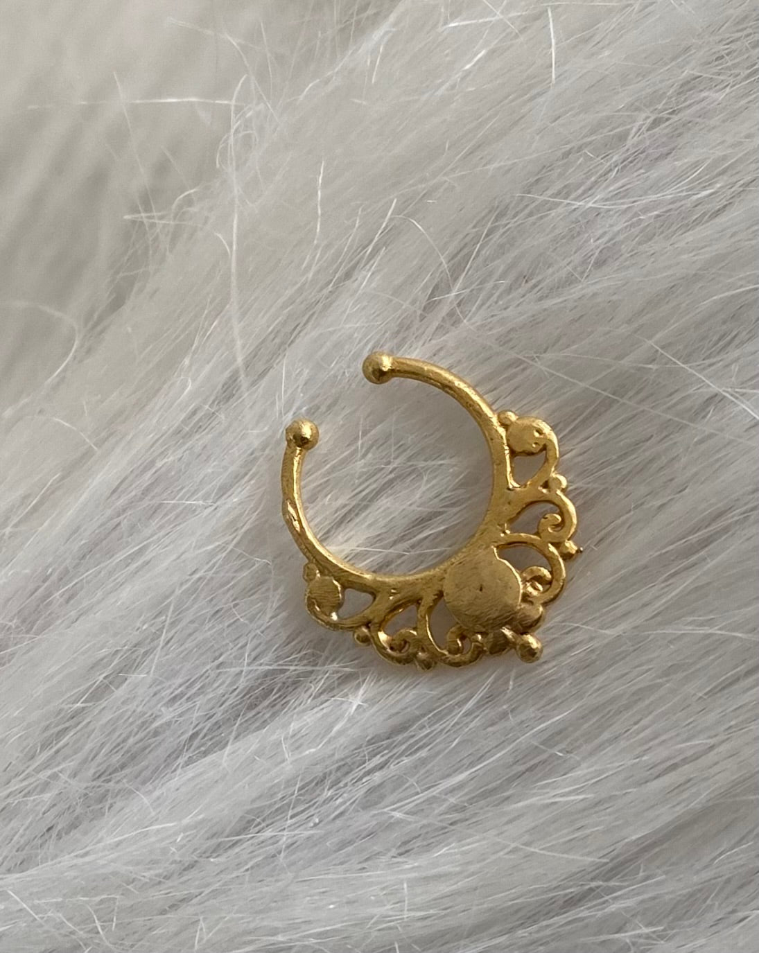 Gold tone kemp stone nose pin/bulakku dj-53784