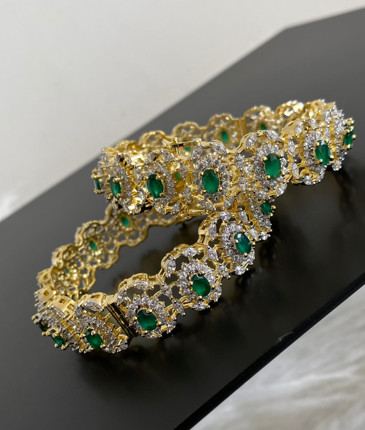 Two tone cz-emerald stone openable bangles(2.6) dj-55190