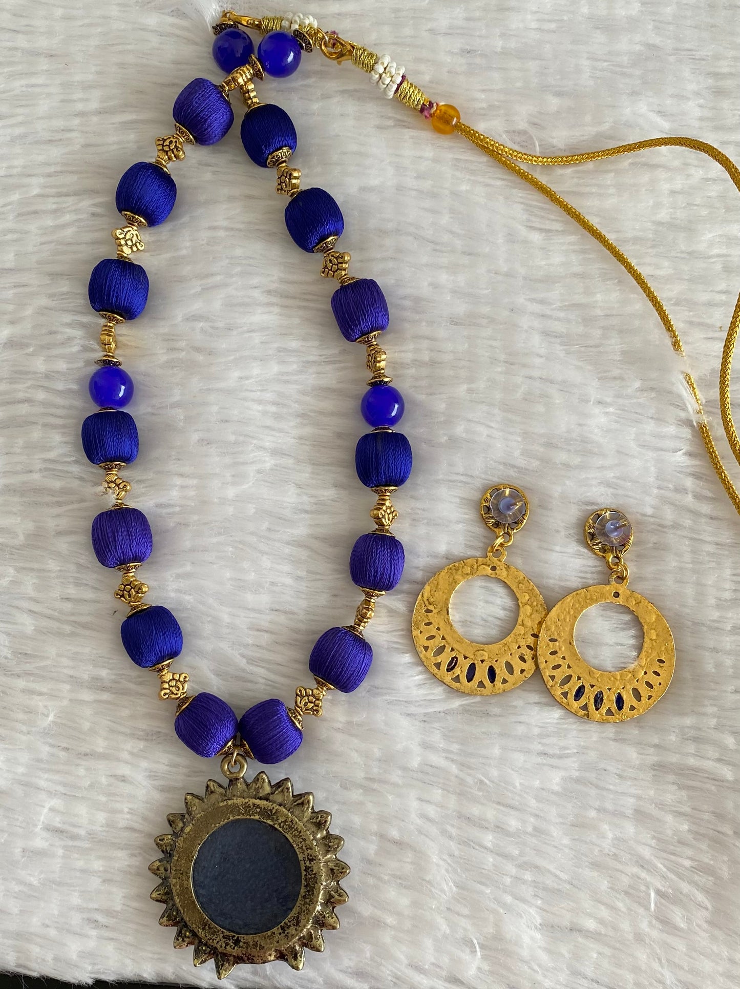 Antique gold tone blue silk thread beaded peacock necklace Set dj-52924