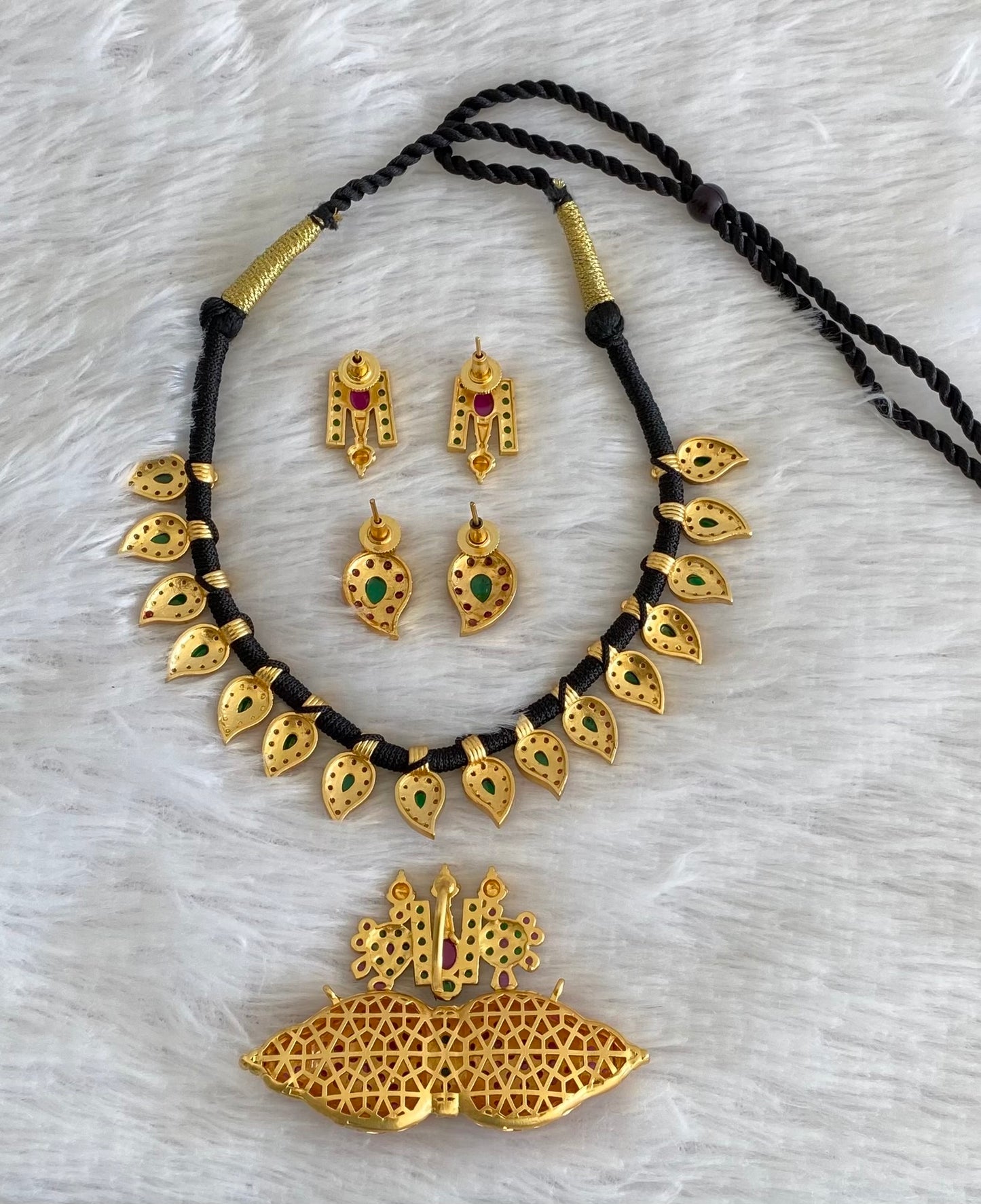 Matte finish Shri Thirumal nama-shanku-chakra mango black thread necklace set dj-53355