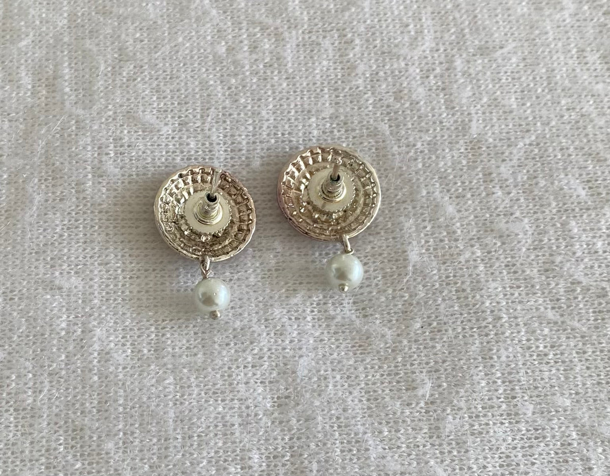 Silver tone round flower design pearl stud/earrings dj-55013