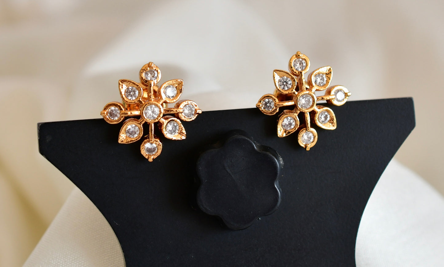 Gold tone AD white stone stud/earrings dj-52780