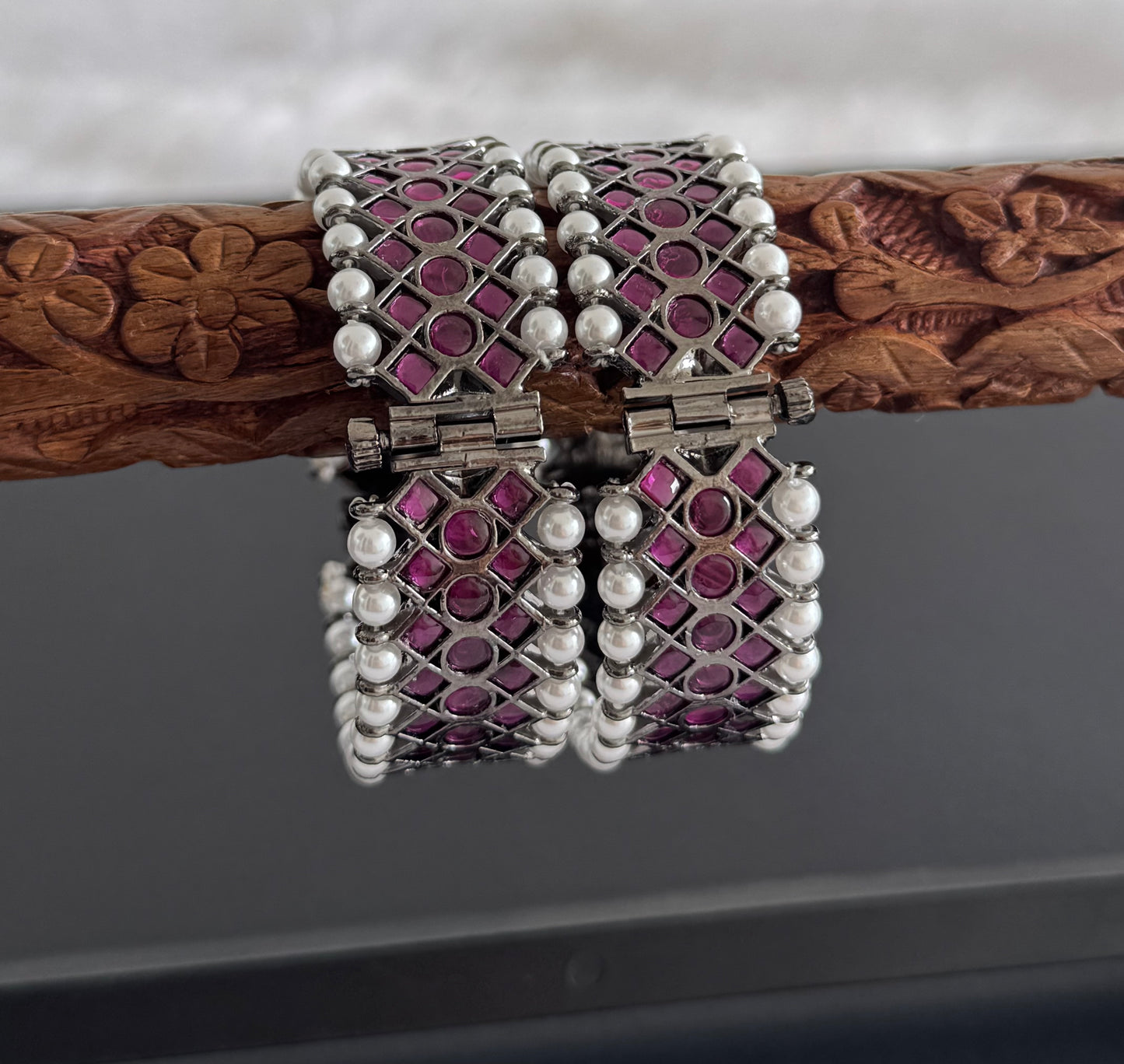 Black finish precious kemp pearl screw bangles(2.4) dj-51436