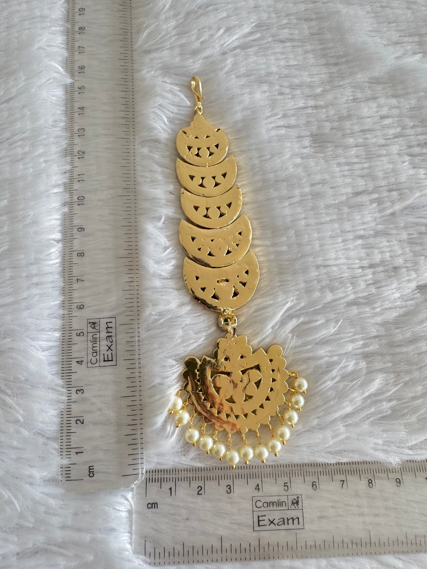 Gold tone precious kemp-green-white pearl moon tikka dj-52007