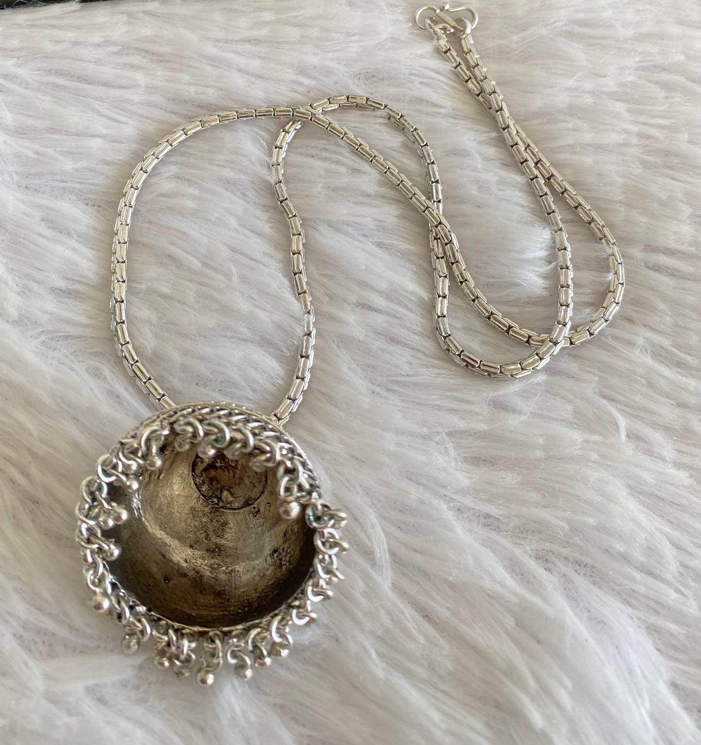 Silver tone pearl jhumkka pendant with chain dj-52945