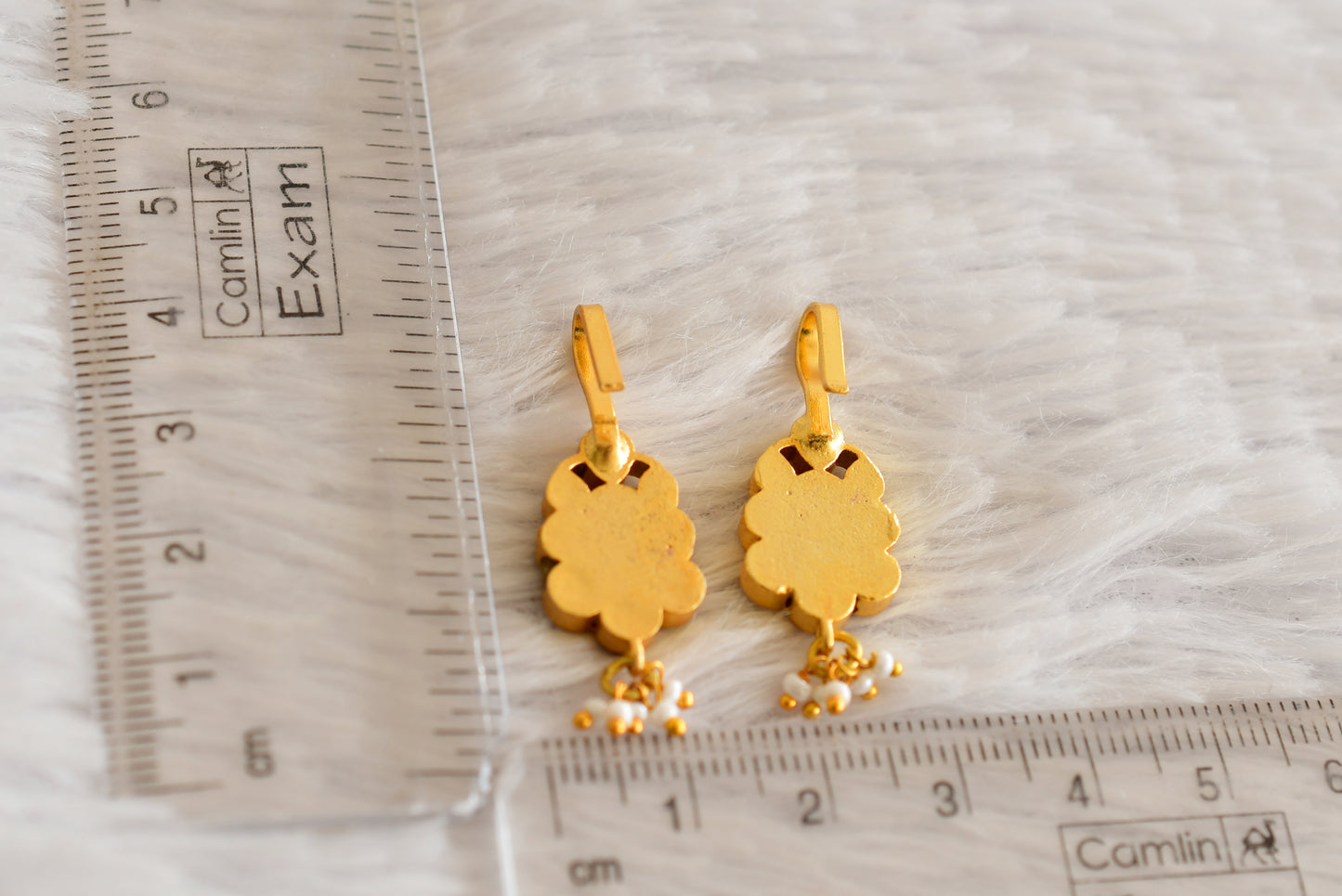 Gold tone pink-white kundan jadau flower bugadi earrings dj-52482