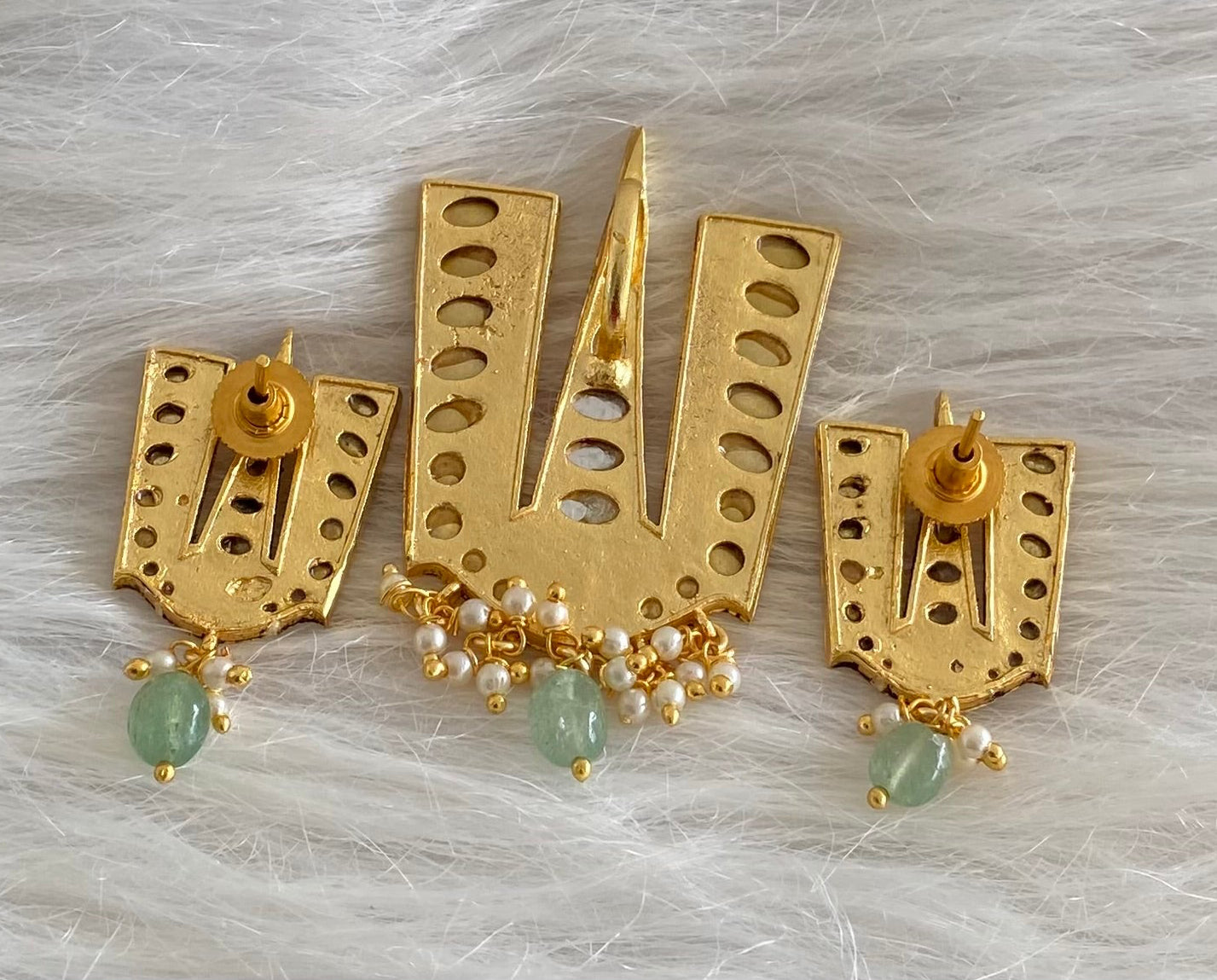 Gold tone white-pink kundan jadau thirumal nama pendant set dj-54074