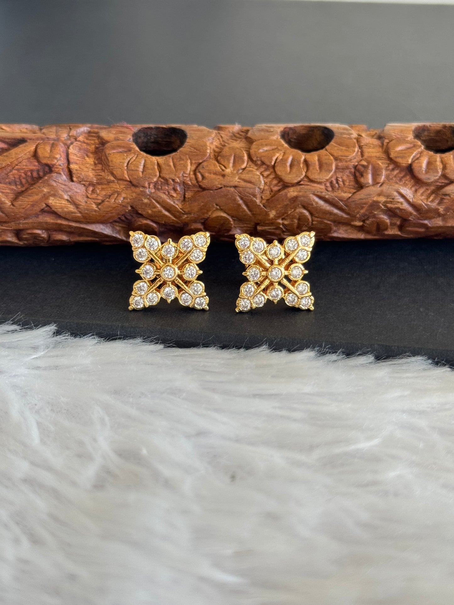 Gold tone AD white stone stud/earrings dj-52246