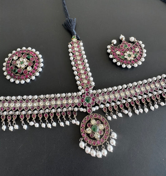 Black finish real kemp-green-white pearl maang tikka dj-51176