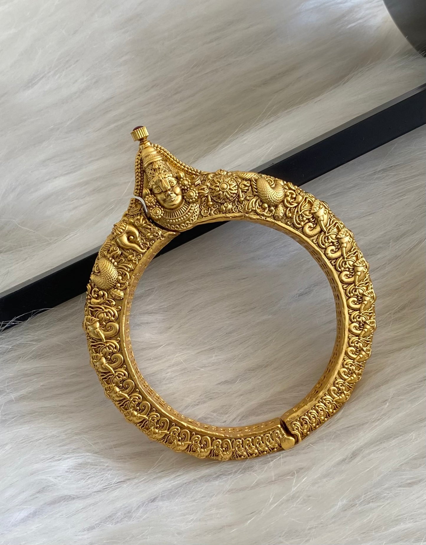 Antique gold tone pink stone shri thirumal screw type kada(2.8) dj-54705