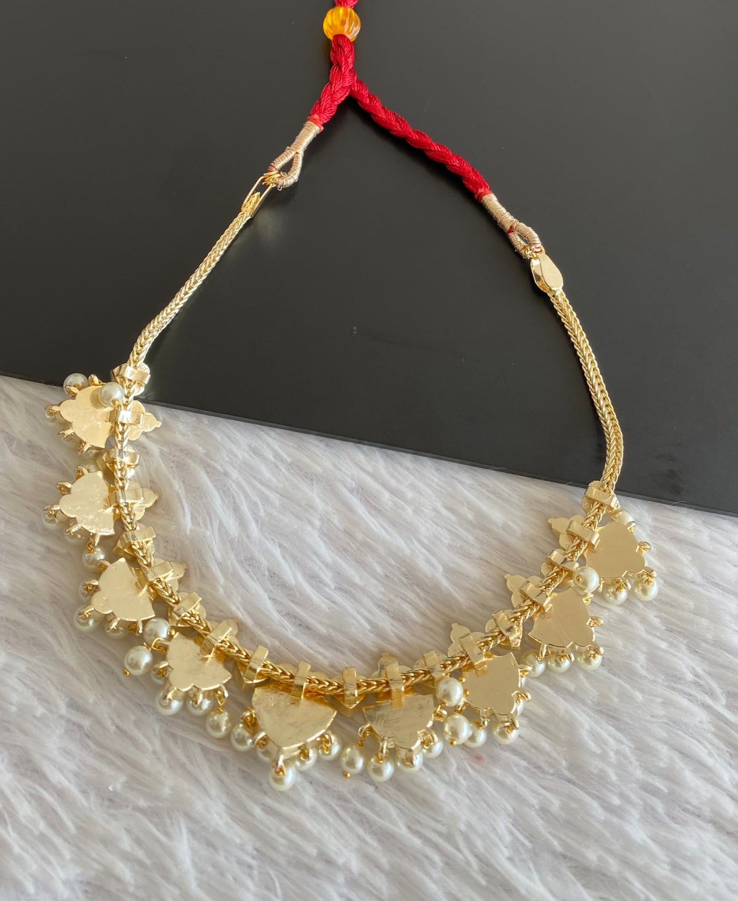 Gold tone precious kemp-green-white pearl necklace dj-53233