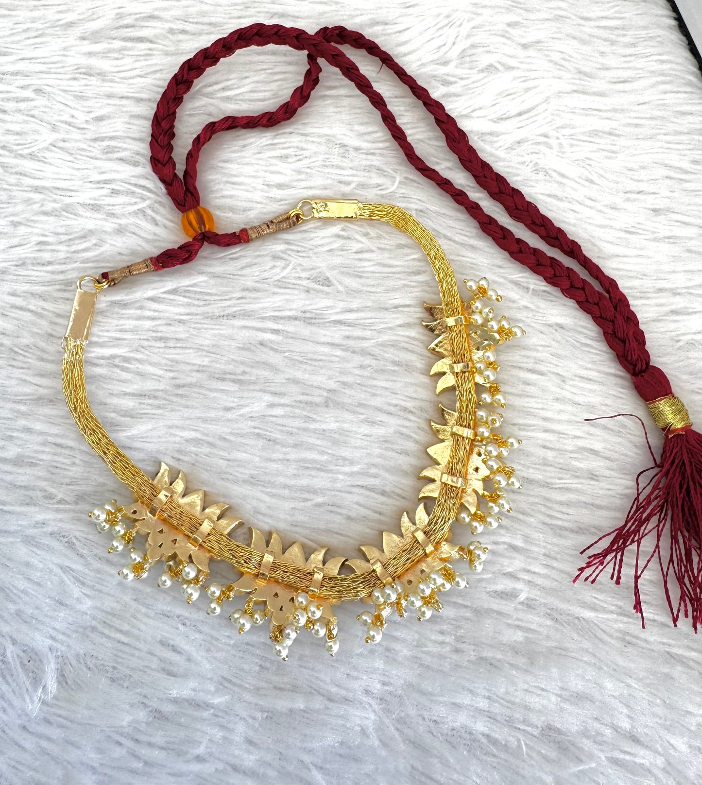 Gold tone precious kemp-green-white lotus necklace dj-52769