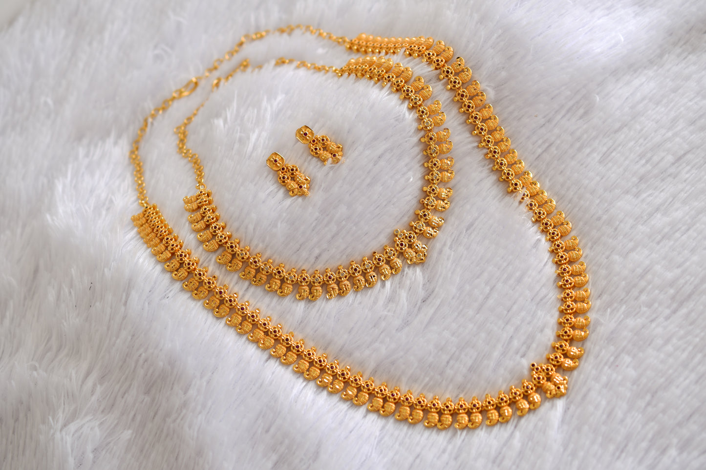 Gold tone pink-white kerala style mango haar combo set dj-52677