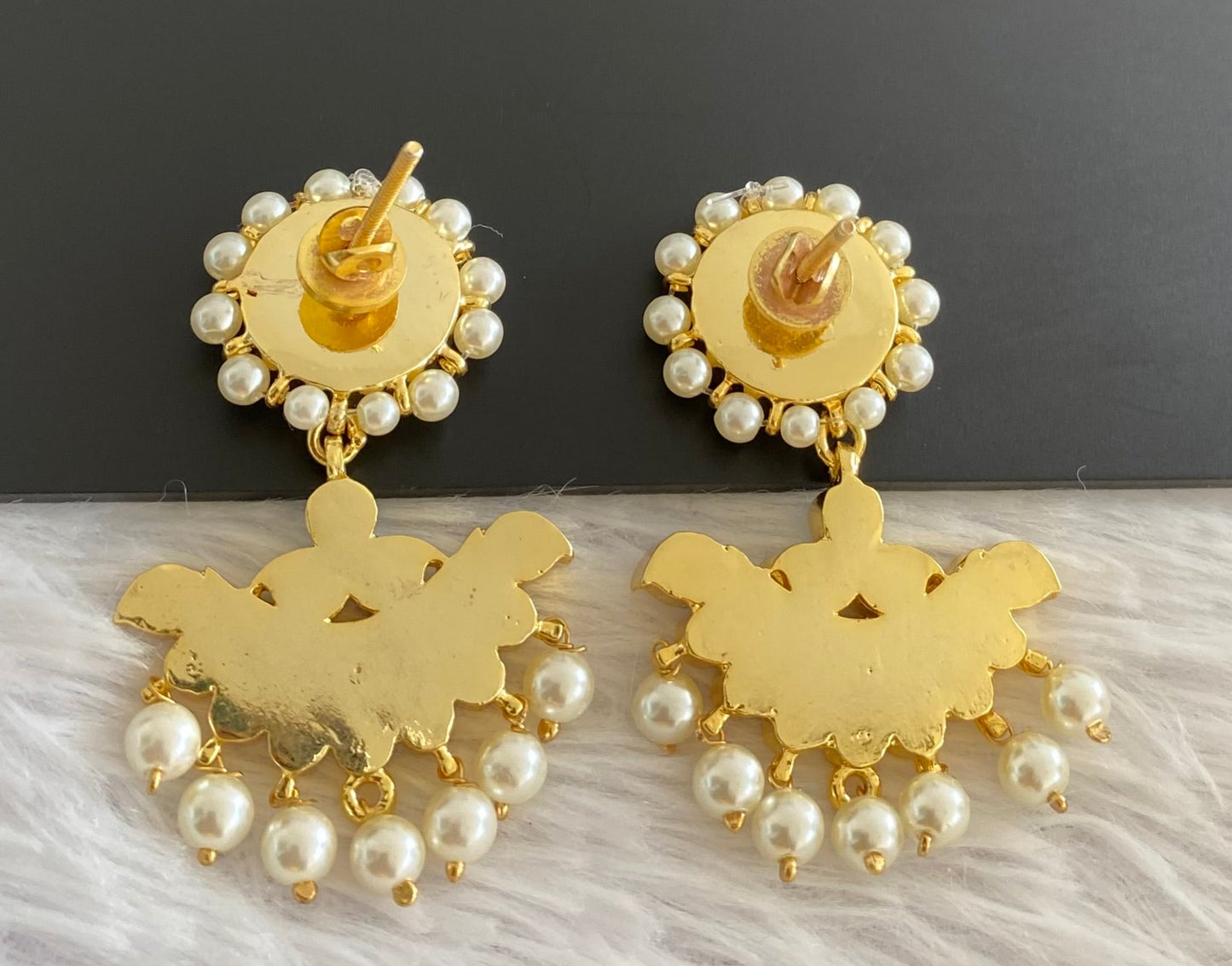 Gold tone precious kemp-green-white stone pearl earrings dj-53220