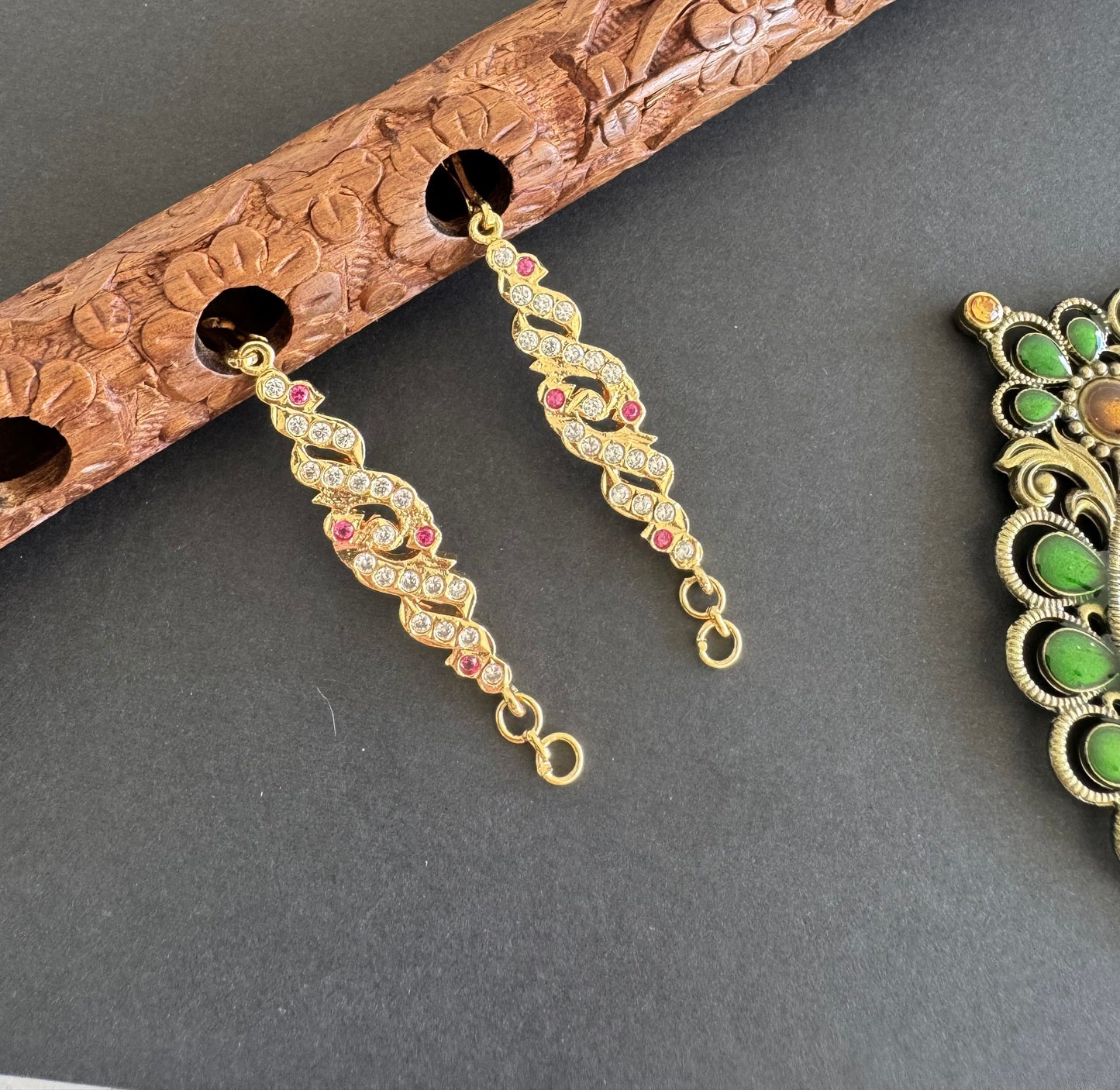 Gold tone AD pink white peacock ear side chain dj-52050